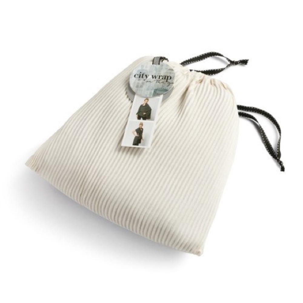 🆕AUCTION PRICE👩🏻‍⚖️Cream Plisse' City Wrap on the Go - Picture 2 of 7
